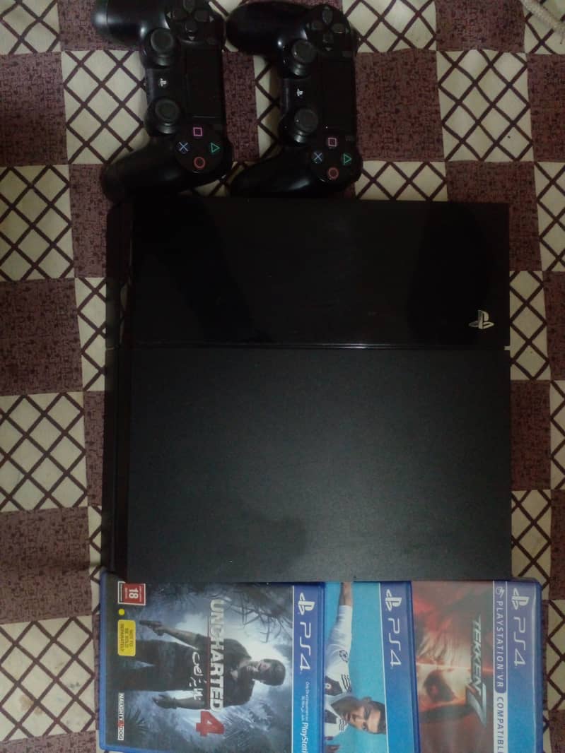 Ps4 500gb with 2dual shock controller and 3 games 0