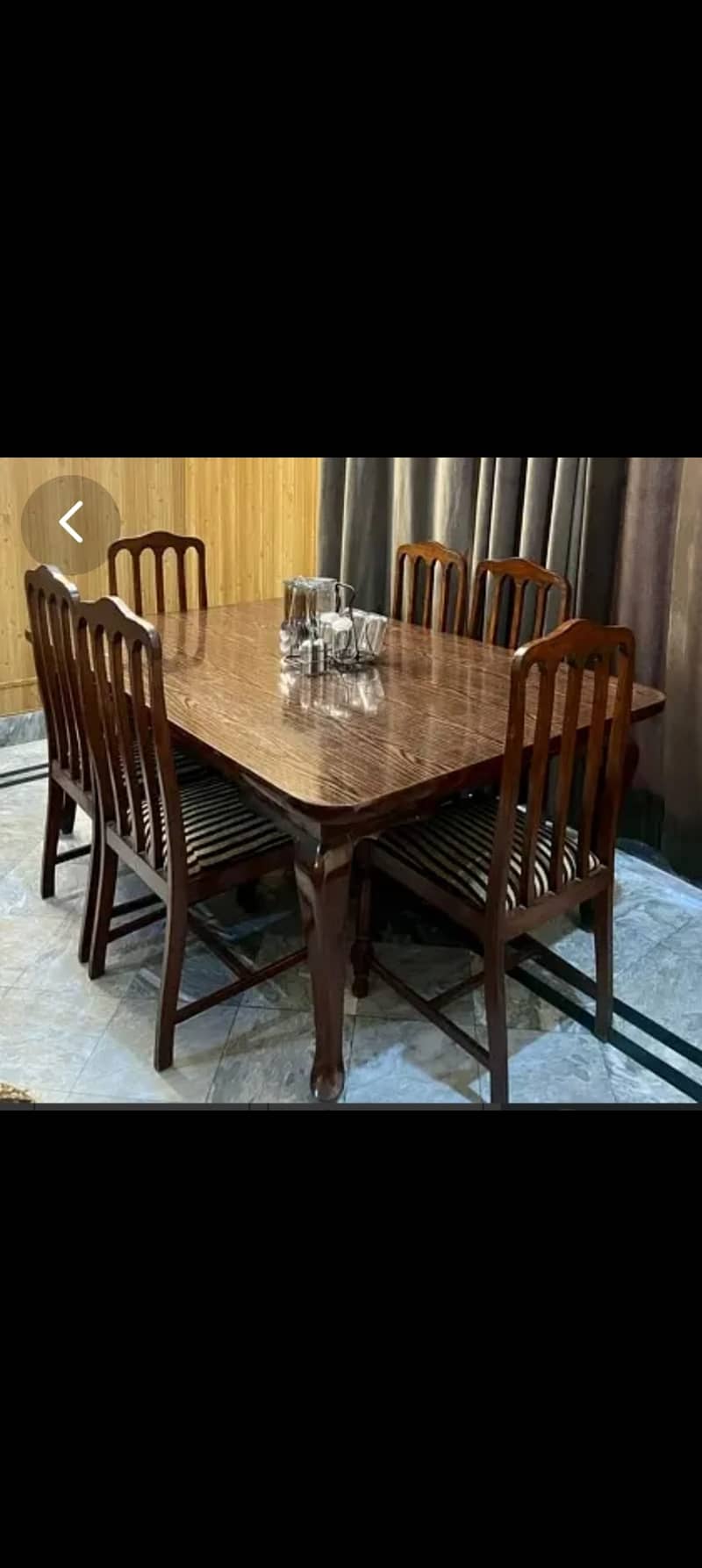 Excellent condition dining table with 6 chairs,polished well maintain 0