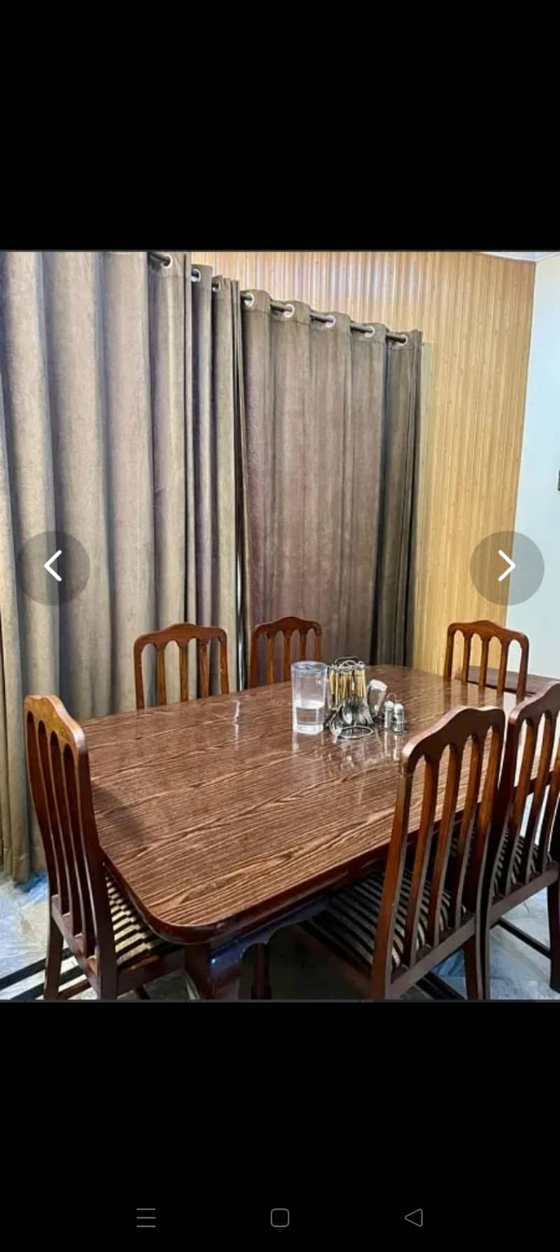 Excellent condition dining table with 6 chairs,polished well maintain 1