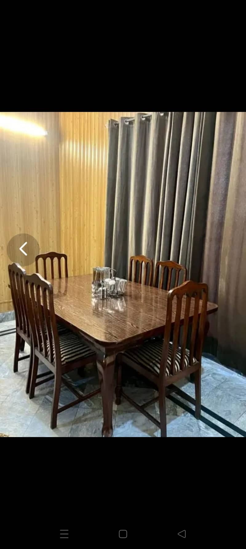 Excellent condition dining table with 6 chairs,polished well maintain 2