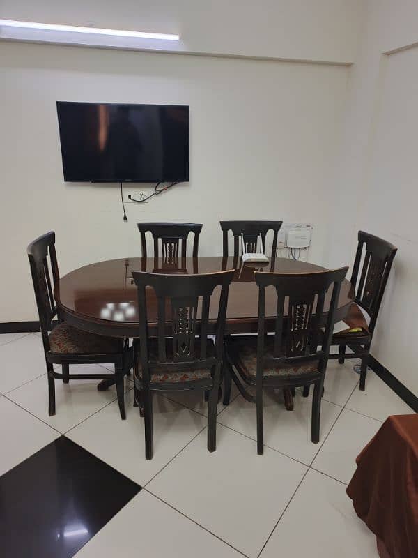 6 seater wooden dinning table with glass on top 3