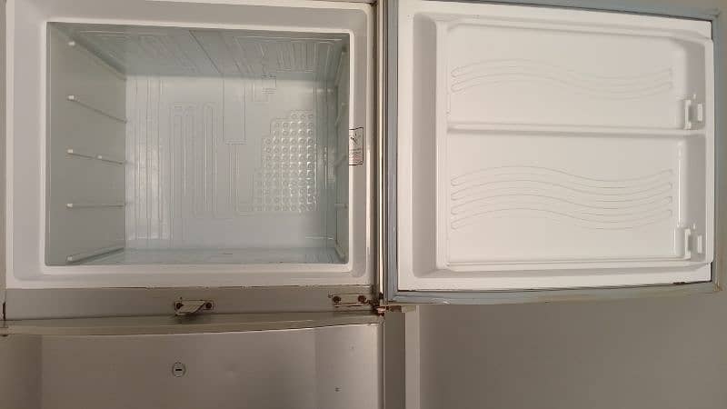 dewlance refrigerator for sale 1