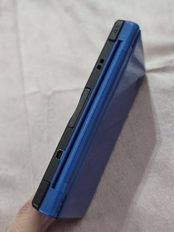 Nintendo DSI XL Very good condition with game 3