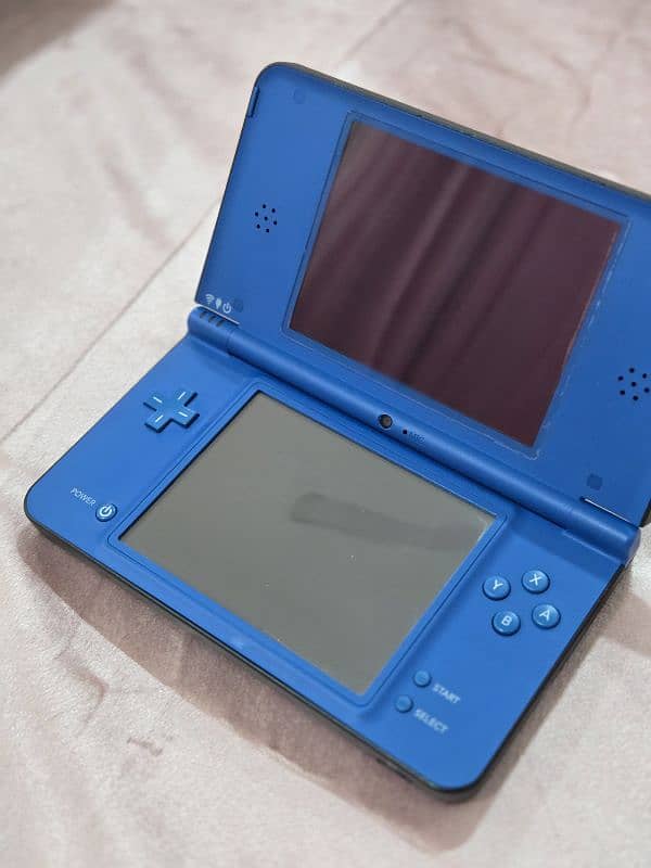 Nintendo DSI XL Very good condition with game 4