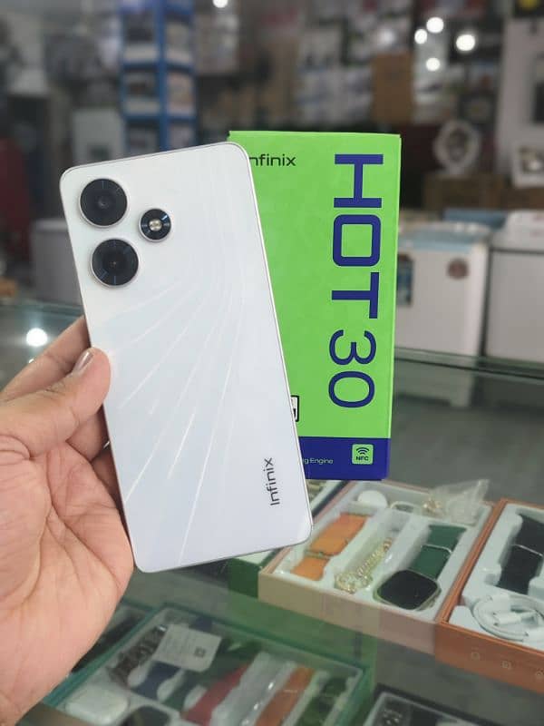 Infinix Hot 30 8+8/128 1