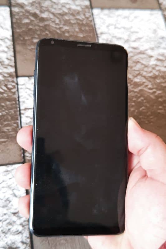 LG V35 in mint condition 5