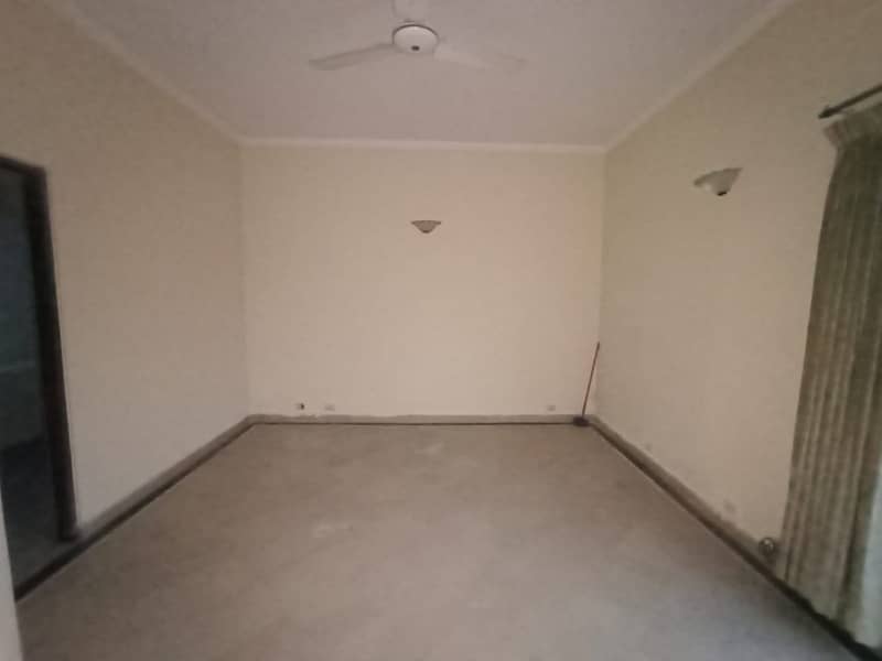 10 Marla Upper Portion For Rent In Block EE, DHA Phase 4, 0