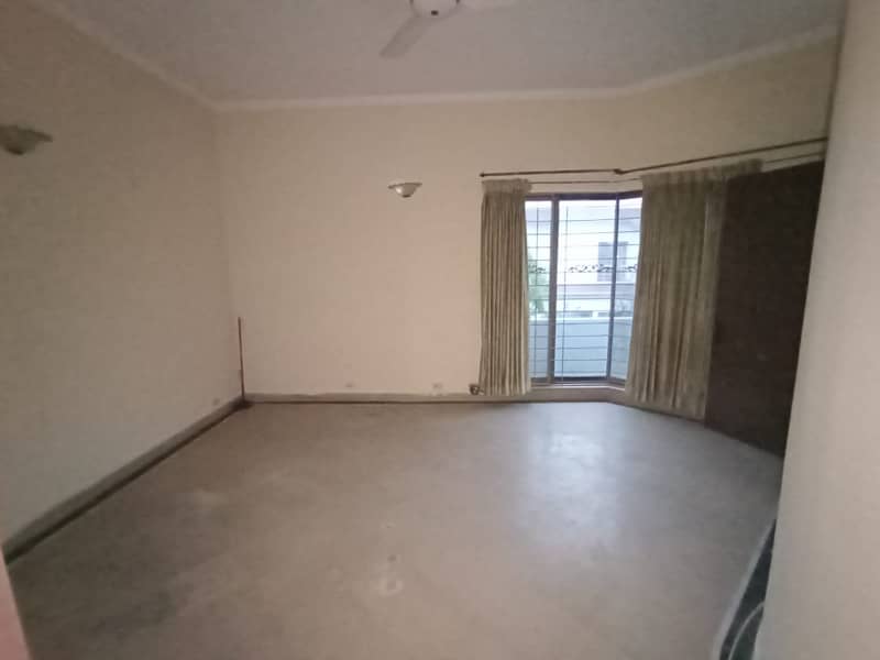 10 Marla Upper Portion For Rent In Block EE, DHA Phase 4, 5