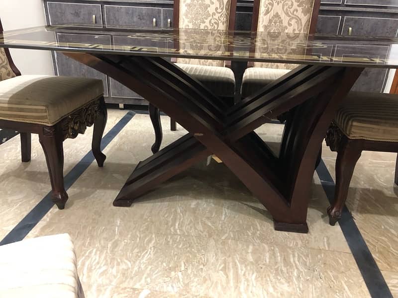 Dining table 0