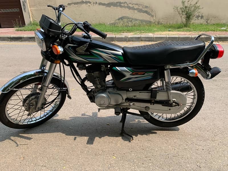 Honda CG125 Black colour 1