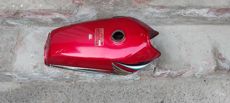 Used Honda 150 Fuel Tank - Excellent Condition 2