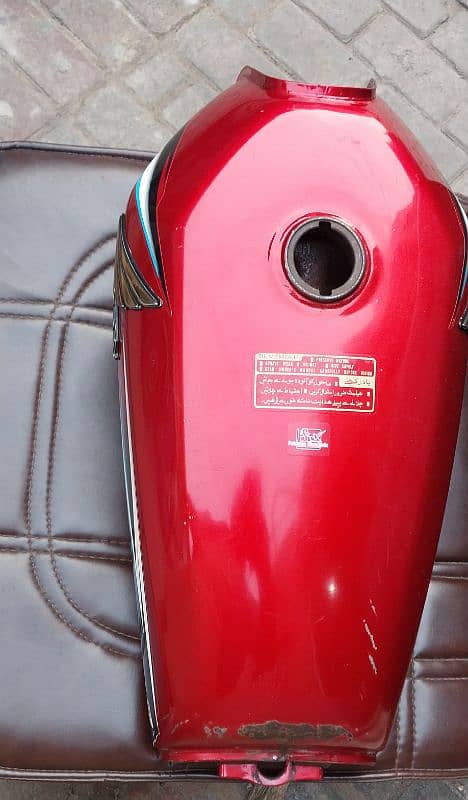 Used Honda 150 Fuel Tank - Excellent Condition 4