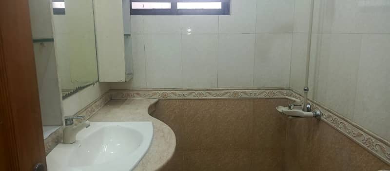 3 Bed 10 Marla Upper Portion Rent In Ex Air Avenue DHA Phase 8. 3