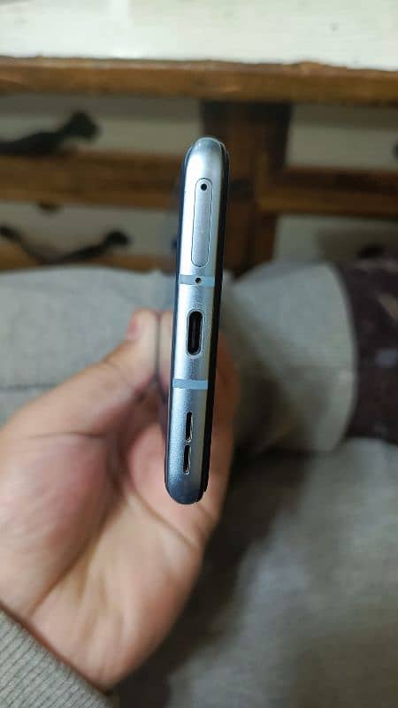 I am selling my OnePlus 9r 1