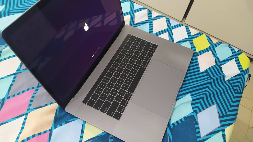 Macbook Pro 2018 15" for sale 3