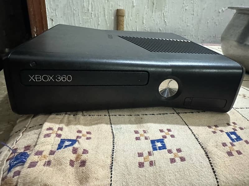 XBOX 360 SLIM MODEL WITH 89 GAMES 4