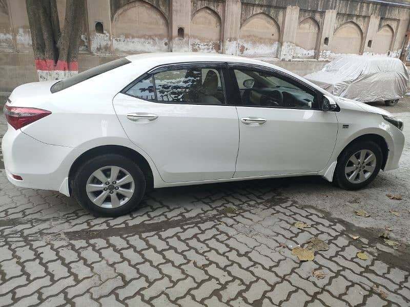 Toyota Corolla Altis 2017 4