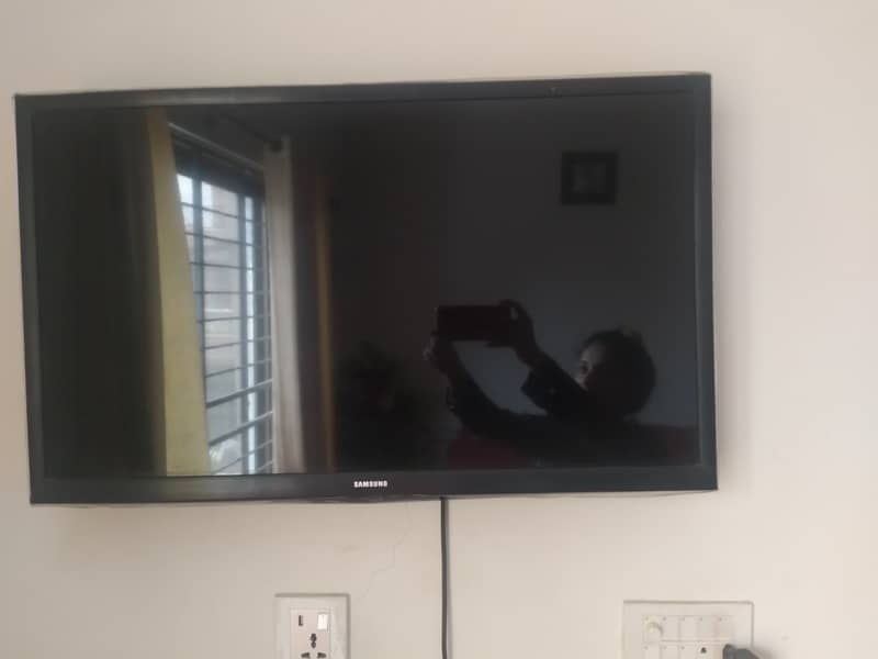 LED TV 4