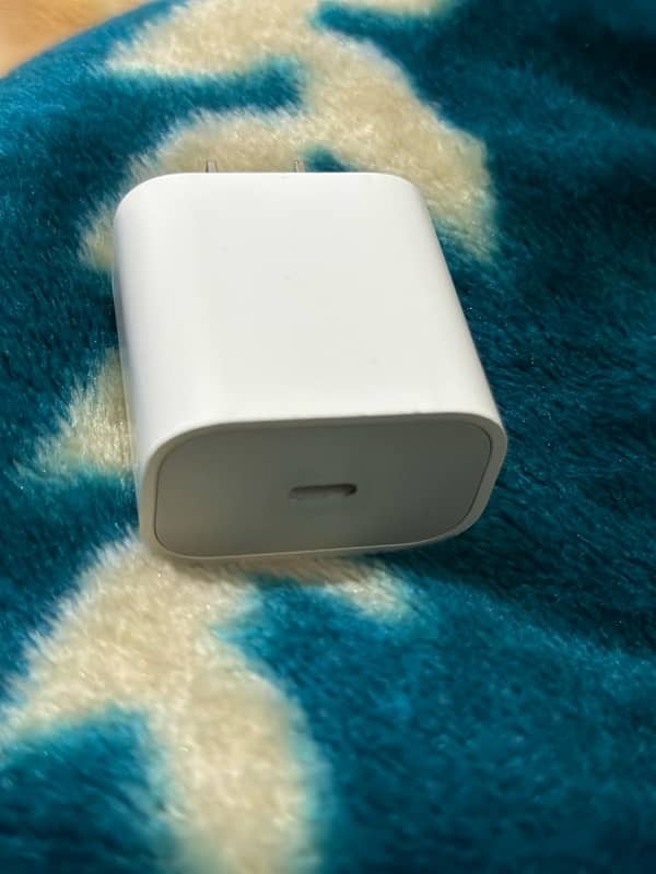 Apple 20w original adapter 1