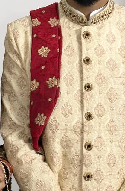 Groom's wedding Sherwani with kulaa and khussas, Condition 9/10 0