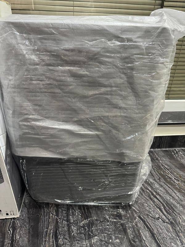 HITACHI Air purifier with one new filter free 1