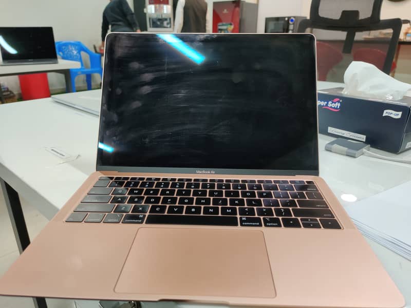 Stunning MacBook Air 2019 - Rose Gold, Immaculate Condition! 3