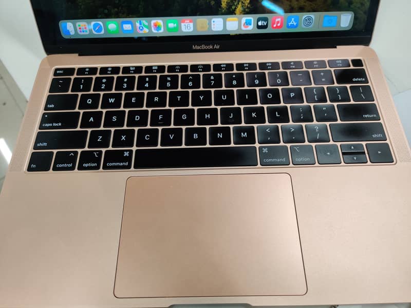 Stunning MacBook Air 2019 - Rose Gold, Immaculate Condition! 5