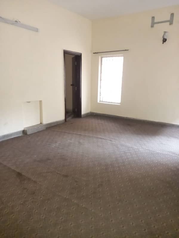 One Kanal House For Rent 9