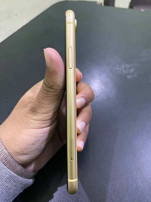 iphone XR  64gb 3