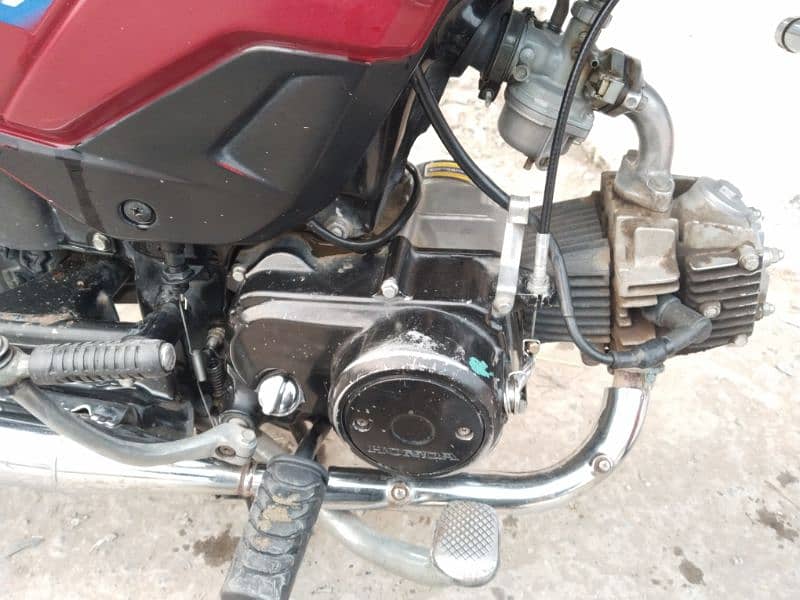 Honda CD 70 Dream 6