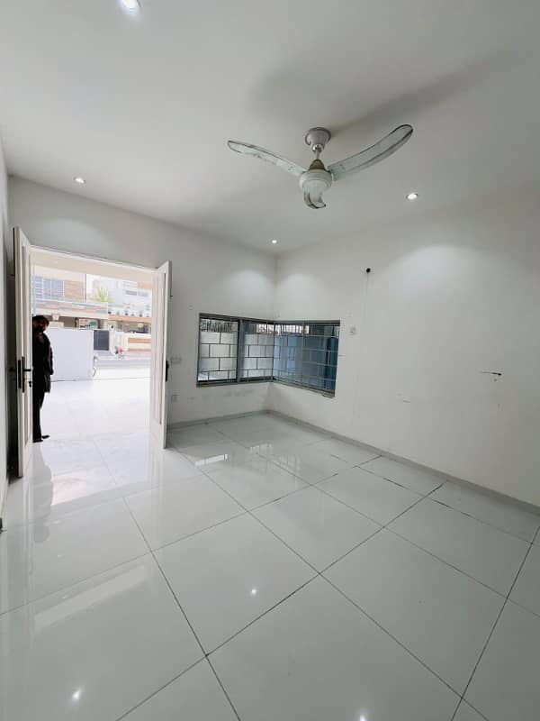 10 Marla House Available For Rent In DHA Phase 5 10