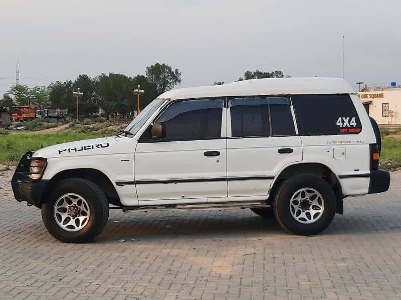 Mitsubishi Pajero 1993 2