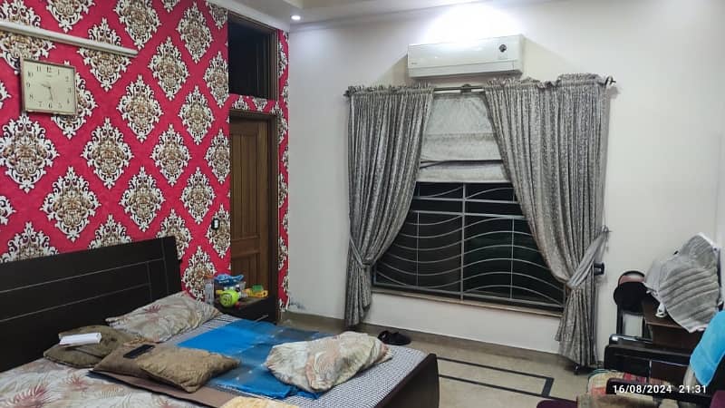 Prominently-Located House Available In Allama Iqbal Town - Nizam Block For sale 9