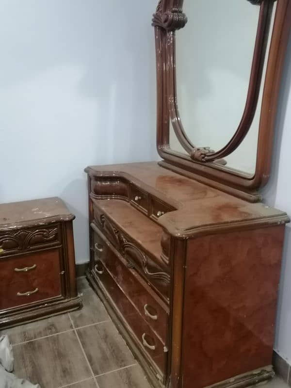 a used full furniture 4