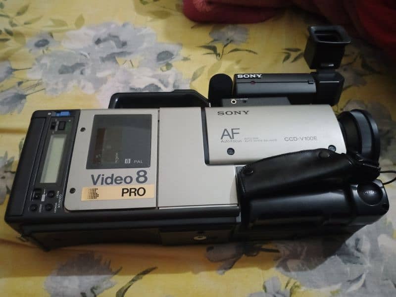 Sony Video Cameras 8 Pro Auto Focus CCD-V100E 0