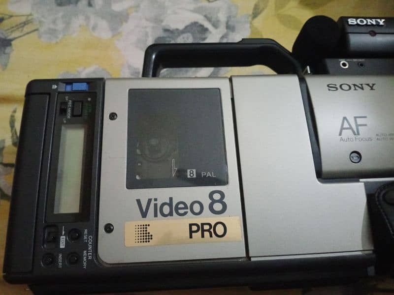 Sony Video Cameras 8 Pro Auto Focus CCD-V100E 1