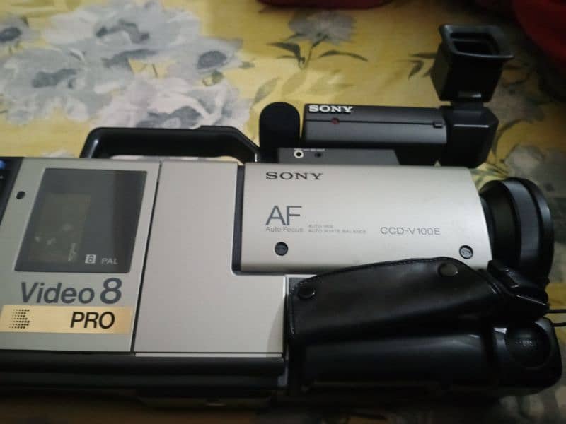 Sony Video Cameras 8 Pro Auto Focus CCD-V100E 4