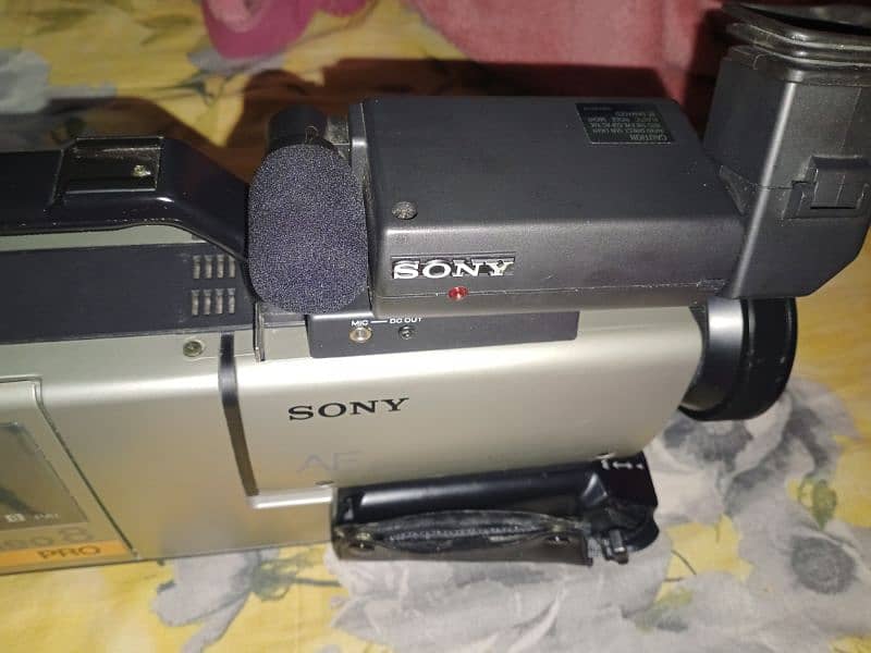 Sony Video Cameras 8 Pro Auto Focus CCD-V100E 5