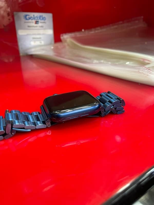 APPLE WATCH SERIES 6 WITH BOX 0