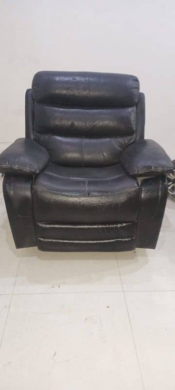 relaxing chair almost new 03323676097 call or msg plz 0