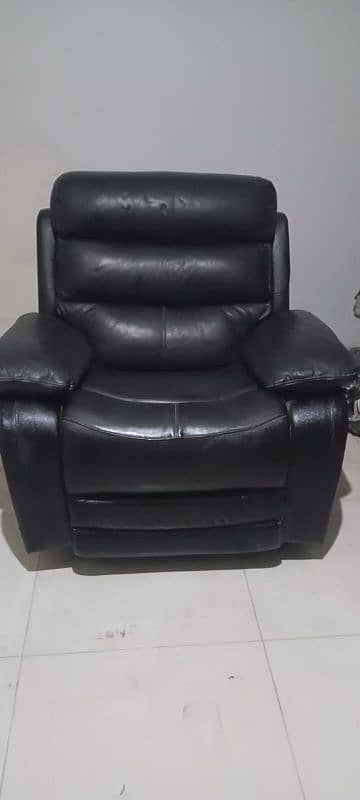 relaxing chair almost new 03323676097 call or msg plz 1