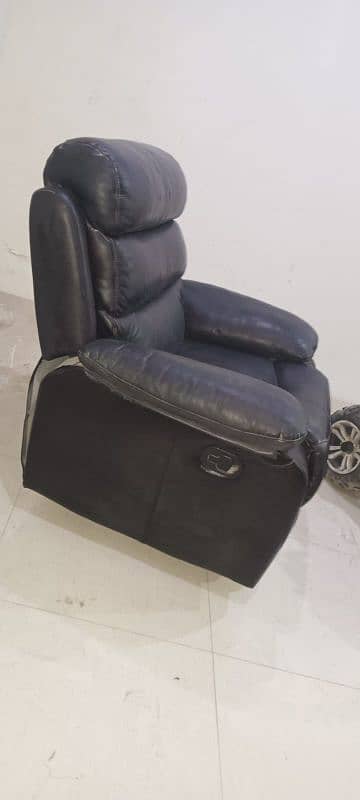 relaxing chair almost new 03323676097 call or msg plz 4