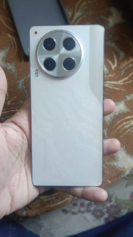 Tecno camon 30 0