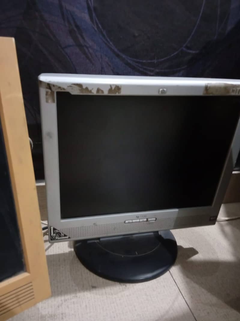 3 vga monitors(panel not working) 0