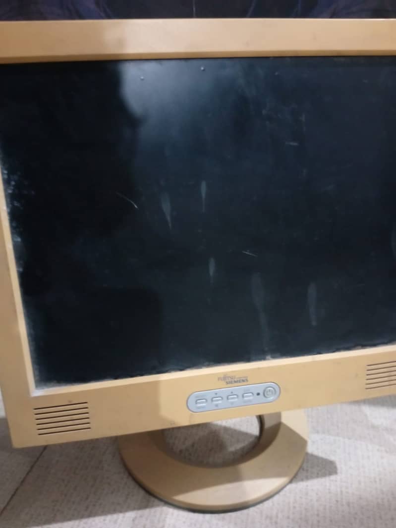 3 vga monitors(panel not working) 1