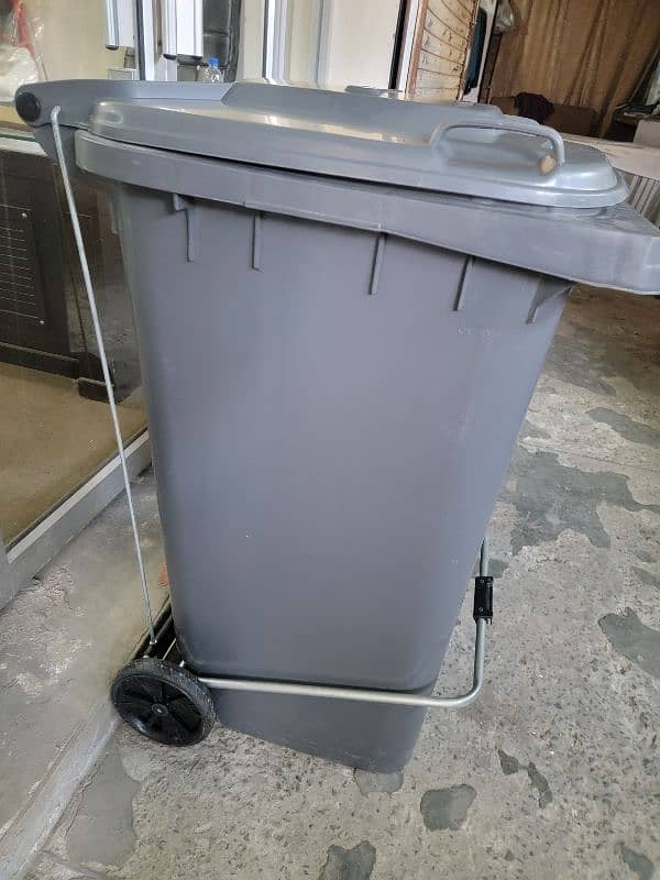 Dustbins Available in Different Sizes 2