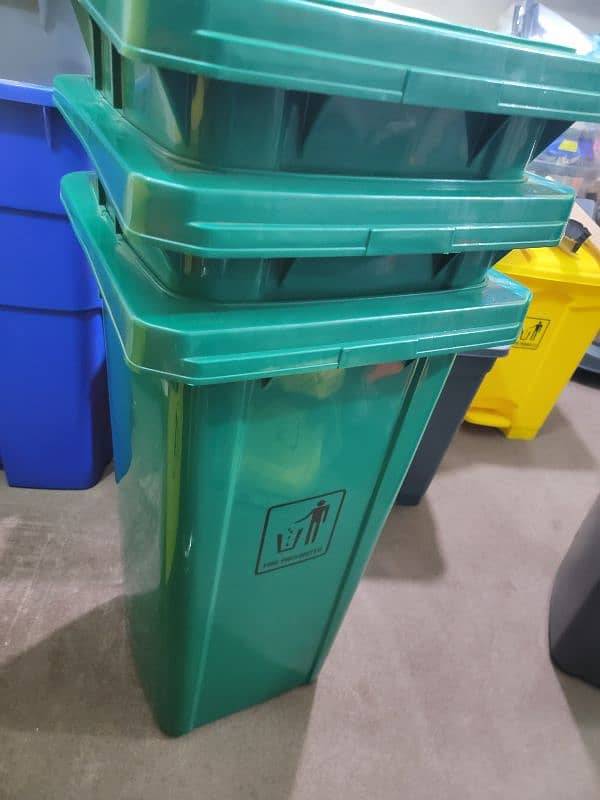 Dustbins Available in Different Sizes 4