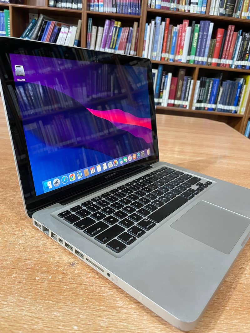 MacBook Pro 2009 | 22,000 | 0'3'2'5'1'6'7'3''9'9'0 | Whatsapp 0