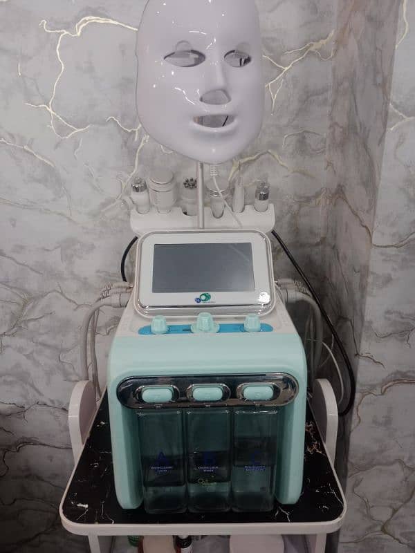 hydra Facial with serums and trolly 0