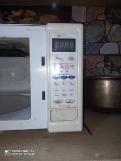 microwave oven for sale in good condition